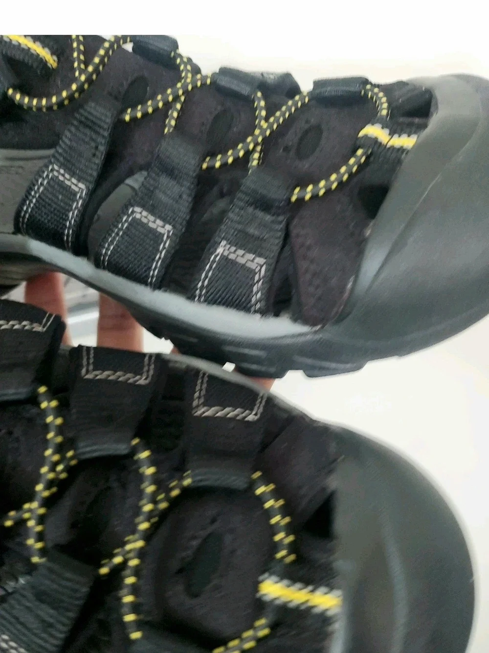 Keen Men's Newpor H2 Black and Gray Closed-Toe Outdoor Sandals